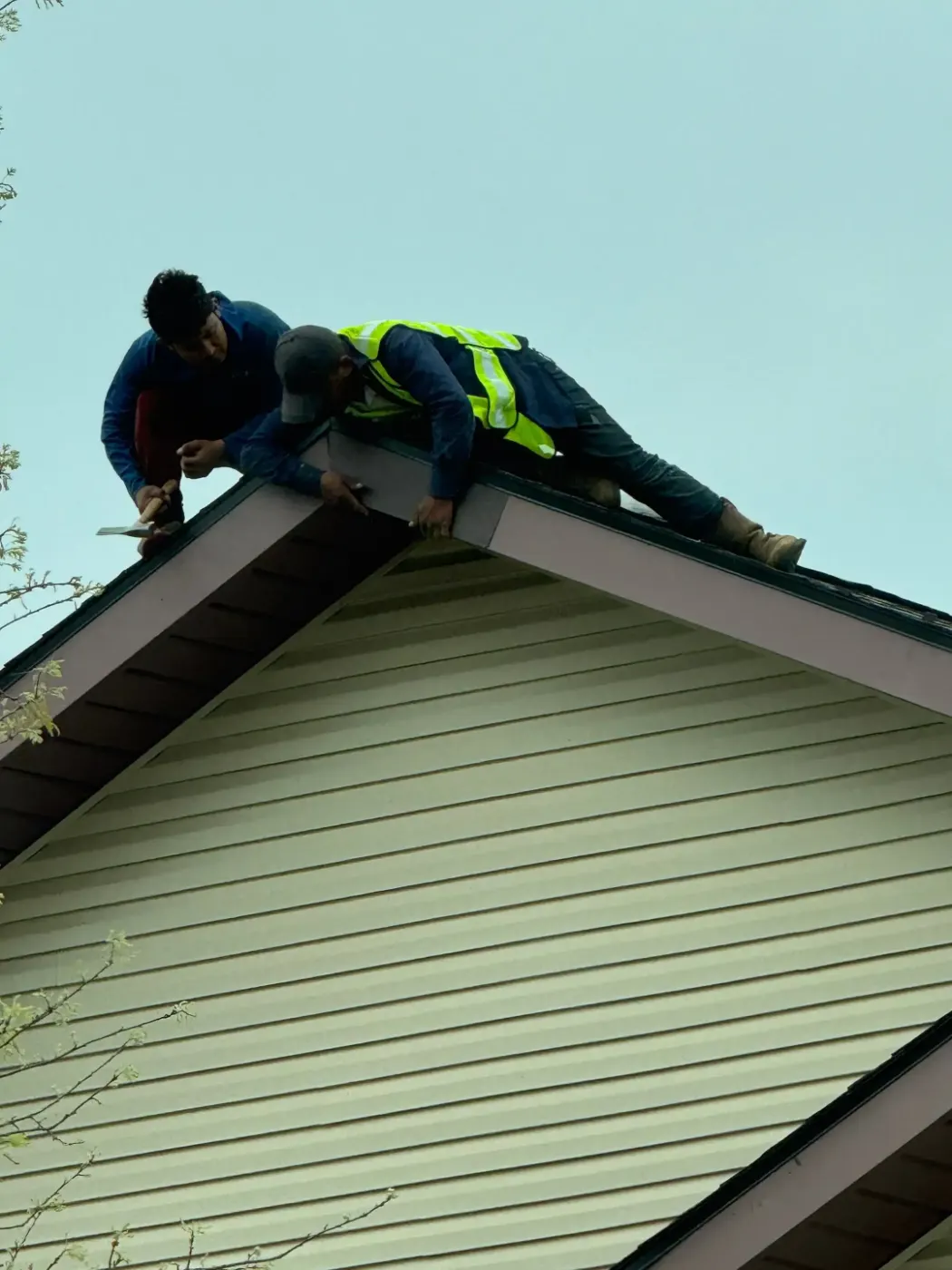 Manufacturer-certified roof installation in Shelbyville
